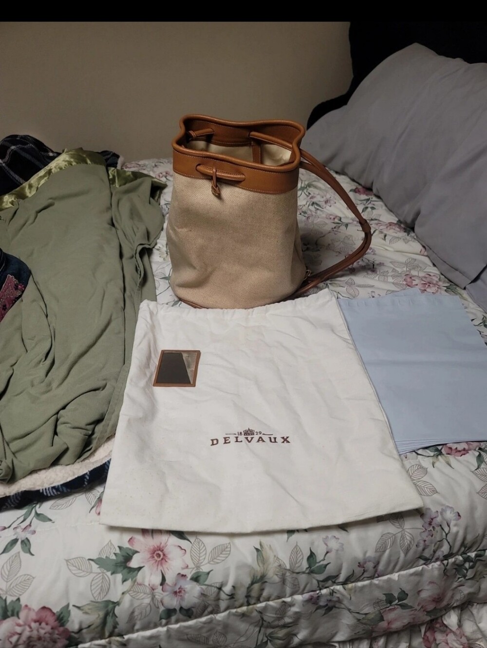Chic Tan Hobo Bag With Mirror And Dustbag